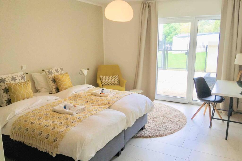 Large Family Retro Flat In City Center- Large Terrace & Garden View, Free Parking Luxemburgo Exterior foto