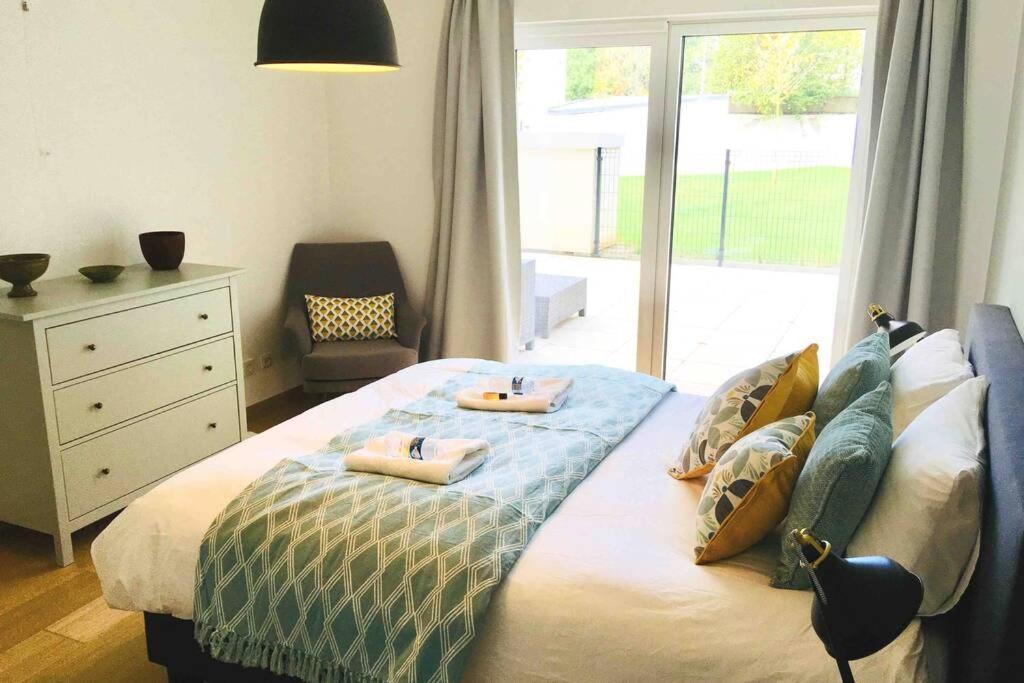 Large Family Retro Flat In City Center- Large Terrace & Garden View, Free Parking Luxemburgo Exterior foto